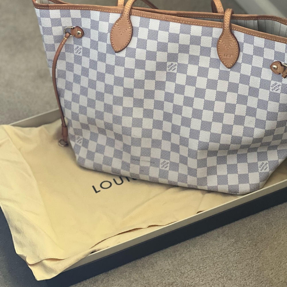 Authentic Louis Vuitton MM Never Full